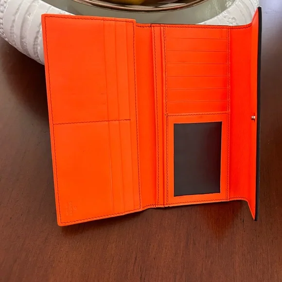 *AUTHENTIC*GUCCI GG SUPREME MONOGRAM ORANGE HEART WALLET - Picture 7 of 15